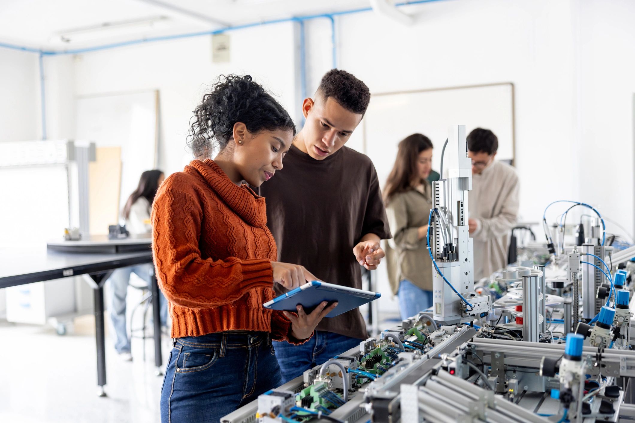 students studying science lab